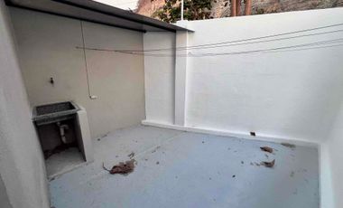 En Alquiler linda casa en Urb Bosques de la Costa, frente a Pto Azul