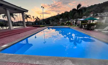 En Alquiler linda casa en Urb Bosques de la Costa, frente a Pto Azul