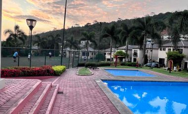 En Alquiler linda casa en Urb Bosques de la Costa, frente a Pto Azul