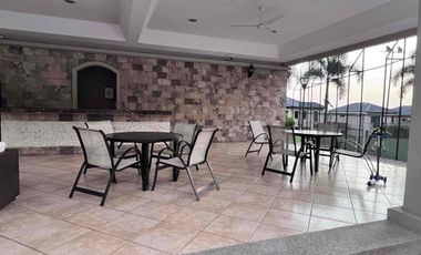 En Alquiler linda casa en Urb Bosques de la Costa, frente a Pto Azul