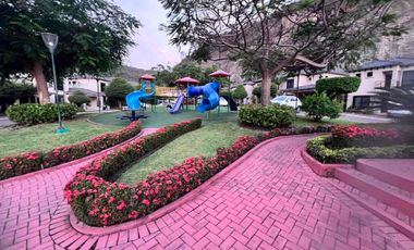 En Alquiler linda casa en Urb Bosques de la Costa, frente a Pto Azul