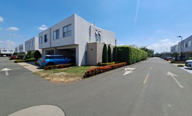 Vendo moderna casa campestre de 2 niveles en condominio Casa Azul de Alfaguara - Jamundi.