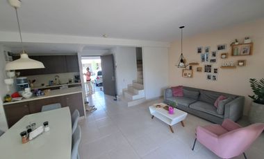 Vendo moderna casa campestre de 2 niveles en condominio Casa Azul de Alfaguara - Jamundi.