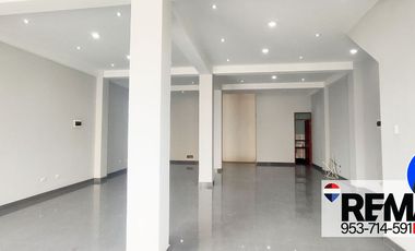 SE VENDE AMPLIO LOCAL COMERCIAL EN AVENIDA PRIMER PISO EN CARABAYLLO
