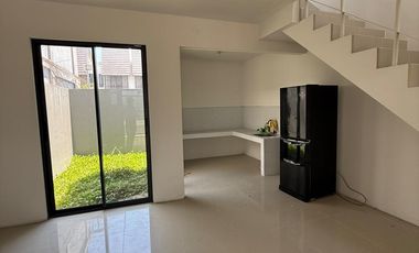 DISEWAKAN RUMAH AMESTA LIVING 2 LANTAI MURAH BELUM PERNAH DIHUNI ALIAS BARU!