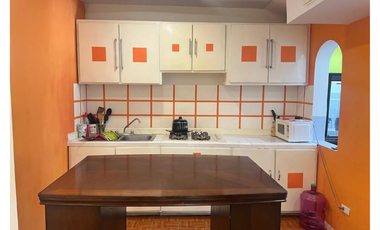 CASA EN VENTA CON 4 DEPARTAMENTOS AMUEBLADOS