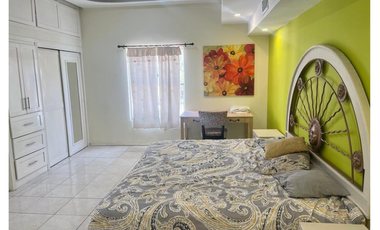 CASA EN VENTA CON 4 DEPARTAMENTOS AMUEBLADOS