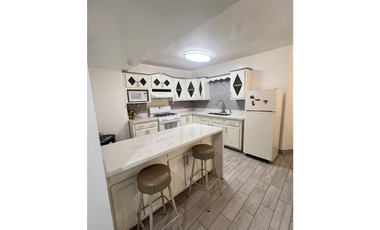 CASA EN VENTA CON 4 DEPARTAMENTOS AMUEBLADOS