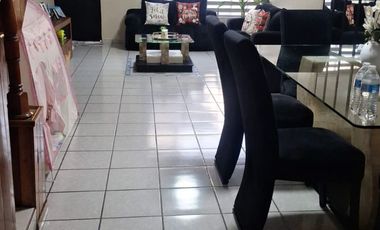 Casa Amplia C/4 Recámaras, 2 Estacionamientos en Renta en Viveros de La Loma