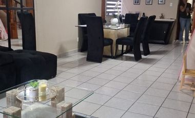 Casa Amplia C/4 Recámaras, 2 Estacionamientos en Renta en Viveros de La Loma