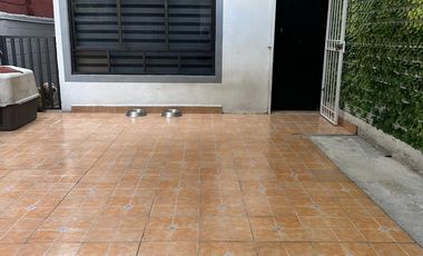 Casa Amplia C/4 Recámaras, 2 Estacionamientos en Renta en Viveros de La Loma