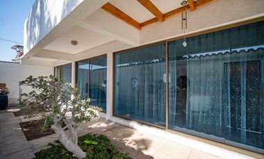 SE VENDE CASA EN PSJE 2, SECTOR SUR.