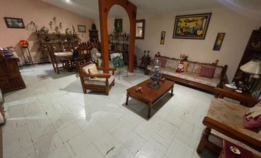 Amplia Casa con Alberca y Jardín en Lomas de Cuernavaca