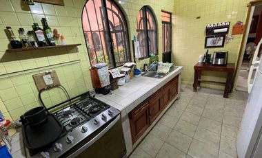 Amplia Casa con Alberca y Jardín en Lomas de Cuernavaca