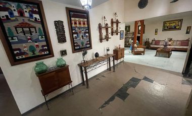 Amplia Casa con Alberca y Jardín en Lomas de Cuernavaca