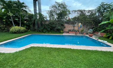 Amplia Casa con Alberca y Jardín en Lomas de Cuernavaca