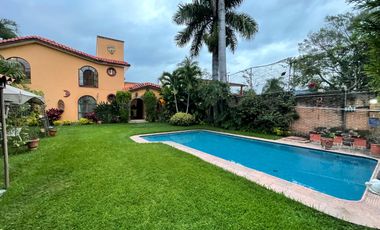 Amplia Casa con Alberca y Jardín en Lomas de Cuernavaca