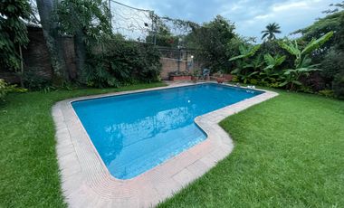 Amplia Casa con Alberca y Jardín en Lomas de Cuernavaca