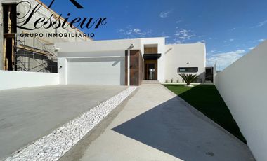 SE VENDE HEMOSA CASA CON ALBERCA EN QUINTAS DEL SOLAR