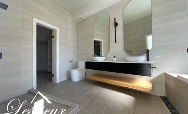 SE VENDE HEMOSA CASA CON ALBERCA EN QUINTAS DEL SOLAR