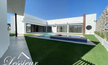 SE VENDE HEMOSA CASA CON ALBERCA EN QUINTAS DEL SOLAR