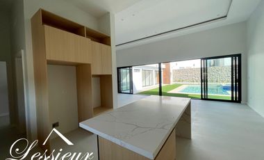 SE VENDE HEMOSA CASA CON ALBERCA EN QUINTAS DEL SOLAR