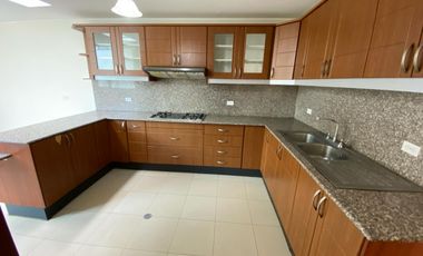 Alquiler casa de 3 dormitorios Cumbaya sector universidad san francisco