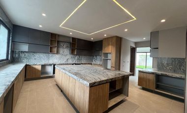 Casa Nueva en renta en Bosques de las Lomas