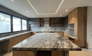 Casa Nueva en renta en Bosques de las Lomas