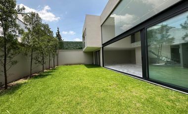 Casa Nueva en renta en Bosques de las Lomas