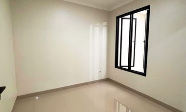 Y386 Rumah Baru 3 Lantai Mewah Modern Rawamangun Jakarta Timur