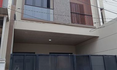 Y386 Rumah Baru 3 Lantai Mewah Modern Rawamangun Jakarta Timur
