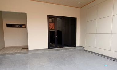 Y386 Rumah Baru 3 Lantai Mewah Modern Rawamangun Jakarta Timur