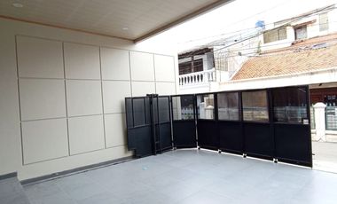Y386 Rumah Baru 3 Lantai Mewah Modern Rawamangun Jakarta Timur