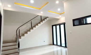 Y386 Rumah Baru 3 Lantai Mewah Modern Rawamangun Jakarta Timur