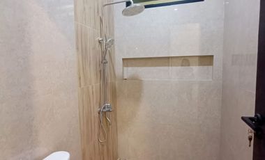 Y386 Rumah Baru 3 Lantai Mewah Modern Rawamangun Jakarta Timur