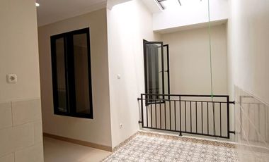 Y386 Rumah Baru 3 Lantai Mewah Modern Rawamangun Jakarta Timur