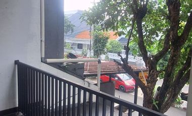 Disewakan Rumah di Komplek Nyaman Cilandak Barat – Jalan Lebar, Lokasi Sangat Strategis