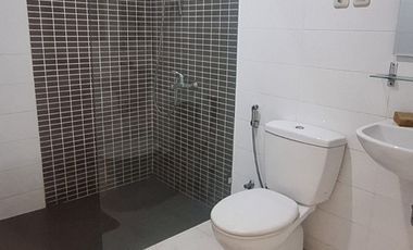 Disewakan Rumah di Komplek Nyaman Cilandak Barat – Jalan Lebar, Lokasi Sangat Strategis