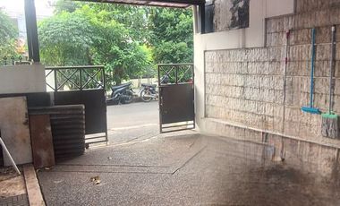 Disewakan Rumah di Komplek Nyaman Cilandak Barat – Jalan Lebar, Lokasi Sangat Strategis