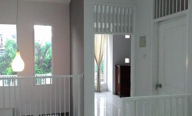 Disewakan Rumah di Komplek Nyaman Cilandak Barat – Jalan Lebar, Lokasi Sangat Strategis