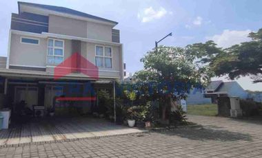 Dijual /disewakan Rumah Premium ada kolam renang di kota Kediri