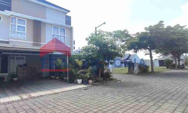 Dijual /disewakan Rumah Premium ada kolam renang di kota Kediri