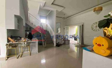 Dijual /disewakan Rumah Premium ada kolam renang di kota Kediri