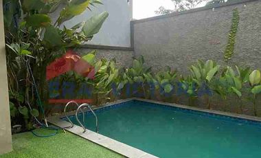 Dijual /disewakan Rumah Premium ada kolam renang di kota Kediri