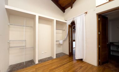 Casa en venta de 6 dormitorios en el centro histórico de quito sector san juan