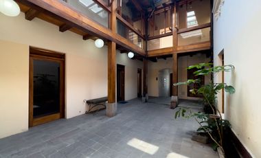 Casa en venta de 6 dormitorios en el centro histórico de quito sector san juan