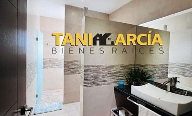 Rento Bella y moderna casa en esquina, doble altura en Córdoba, cerca de Plaza Shangrila.