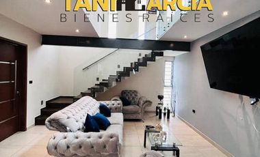 Rento Bella y moderna casa en esquina, doble altura en Córdoba, cerca de Plaza Shangrila.