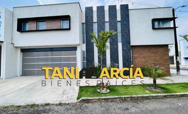 Rento Bella y moderna casa en esquina, doble altura en Córdoba, cerca de Plaza Shangrila.